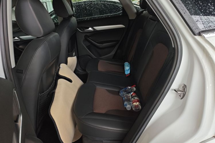 Audi Q3 2019 car image #19