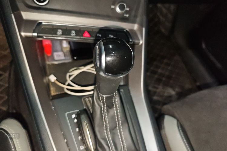 Audi Q3 2021 imagen de coche #16