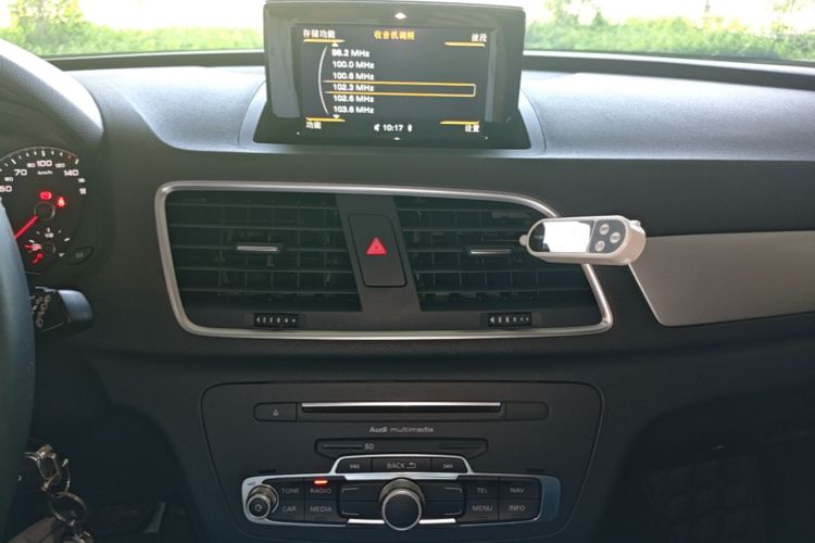 Audi Q3 2017 car image #17