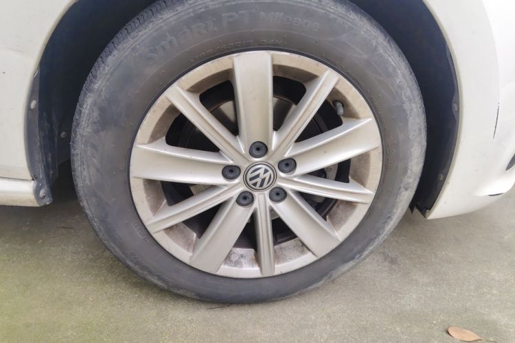 Volkswagen Polo 2015 car image #6