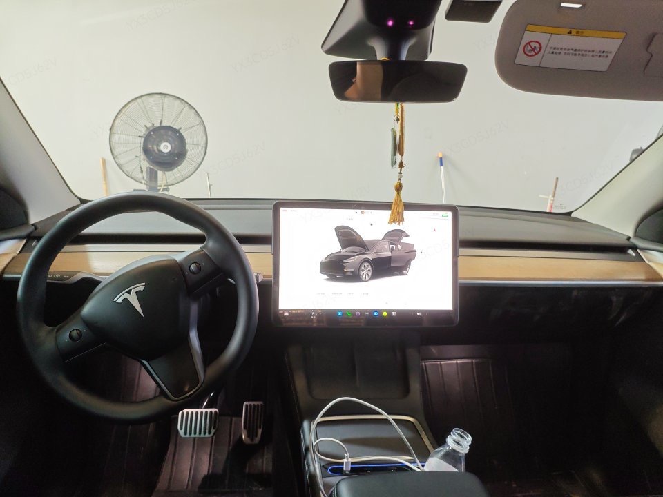 Tesla Model Y 2022 car image #8