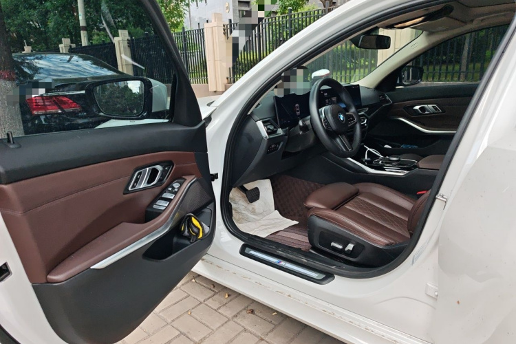 BMW 3 Series 2023 car image #9