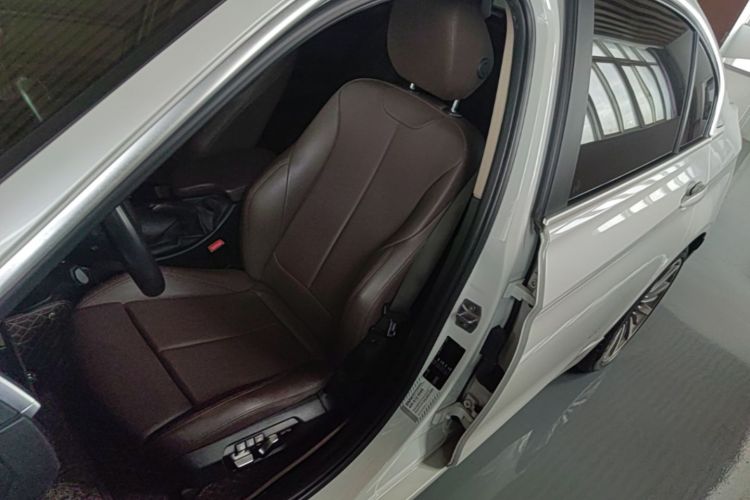 BMW 3 Series 2019 #19 BMW 3 Series 2019 immagine di auto #19