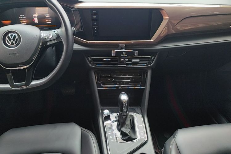 Volkswagen Tharu 2022 car image #13