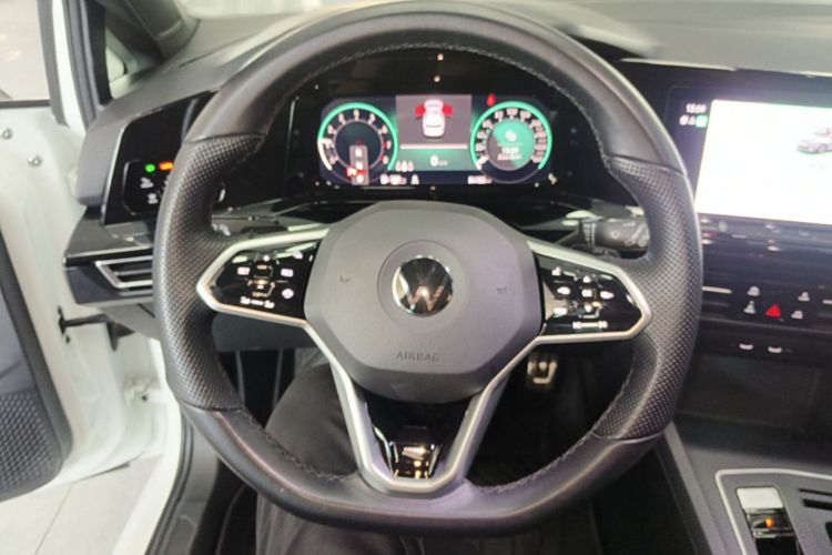 Volkswagen Golf 2022 car image #11