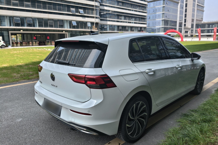 Volkswagen Golf 2022 car image #5