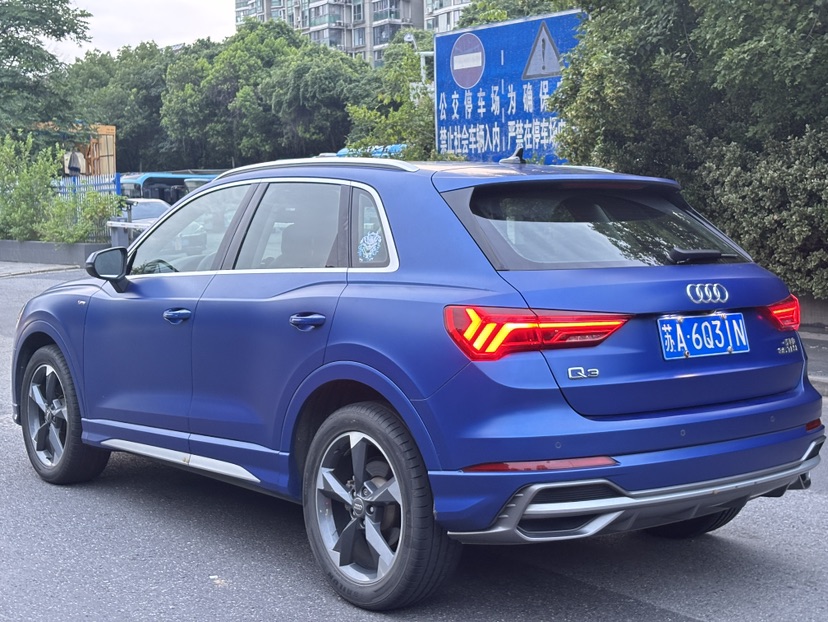Audi Q3 2020 car image #9