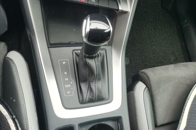 Audi Q3 2021 car image #16