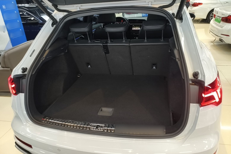 Audi Q3 2024 car image #21