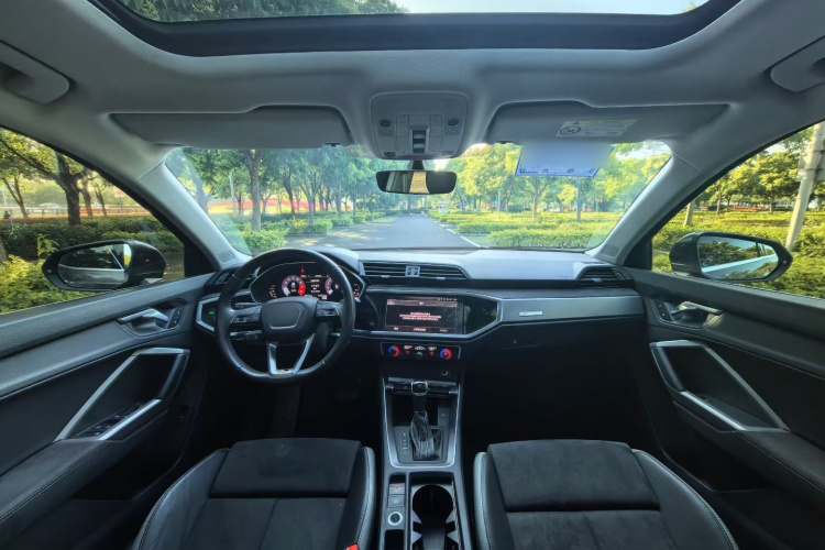 Audi Q3 2023 car image #8