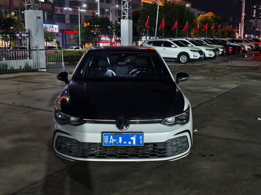 Volkswagen Golf 2021 car image #2