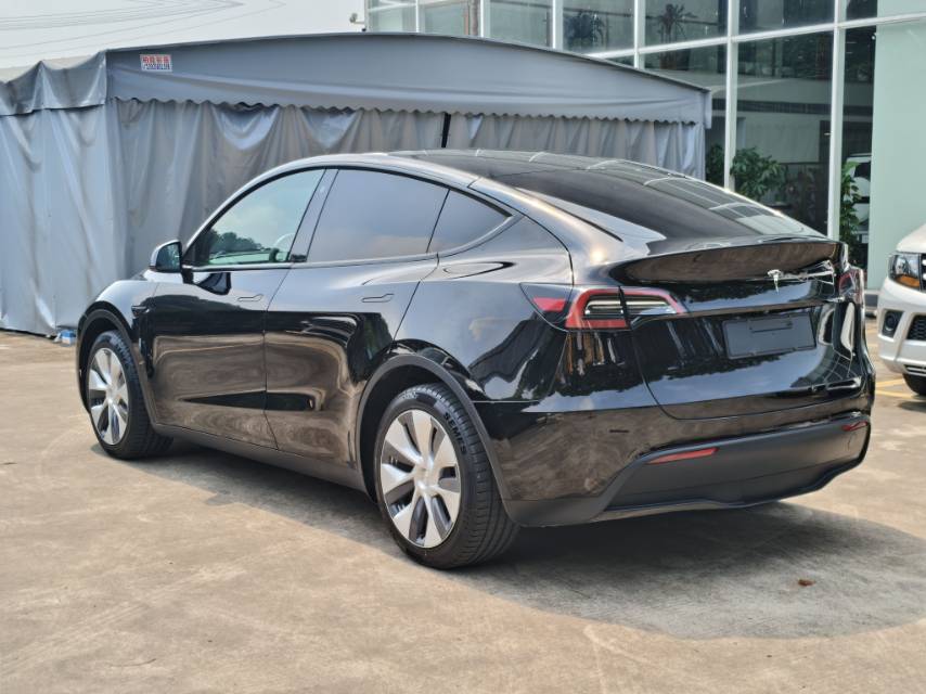 Tesla Model Y 2022 #5 Tesla Model Y 2022 car image #5