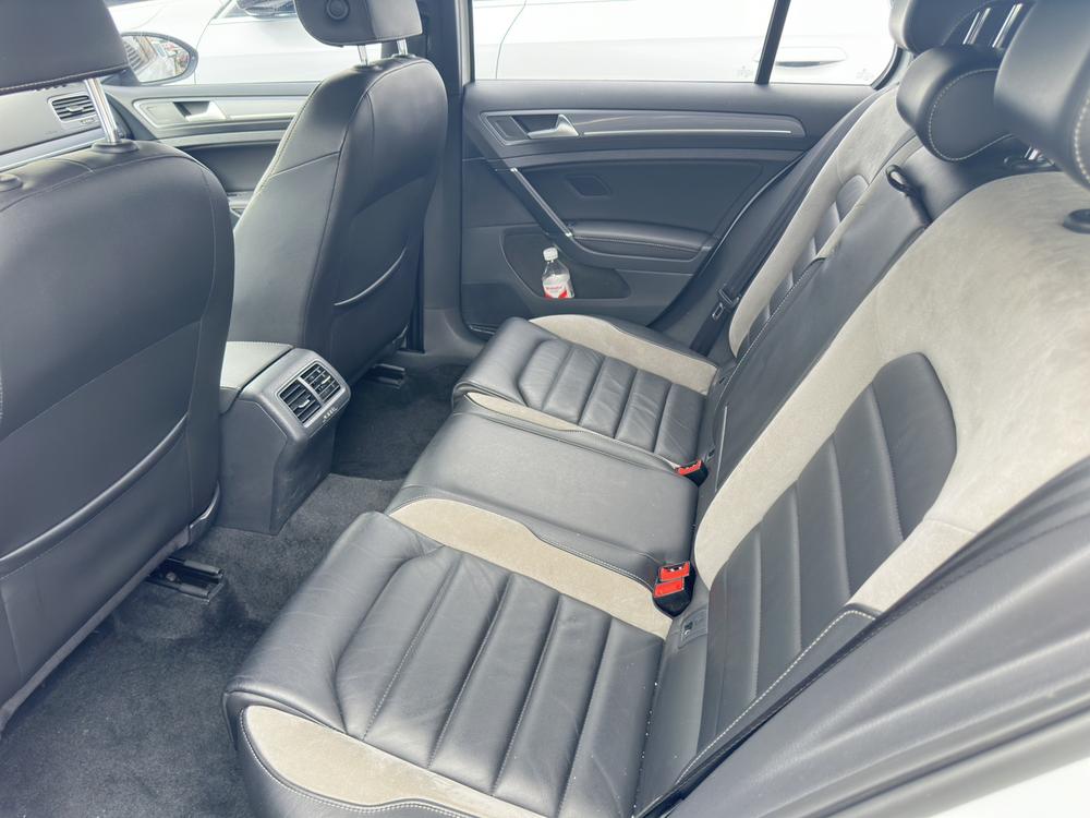 Volkswagen Golf 2017 car image #17