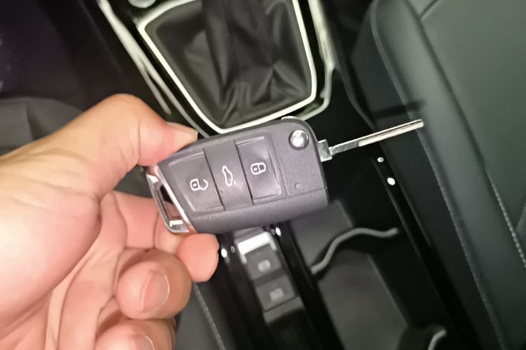 Volkswagen Tharu 2024 car image #9