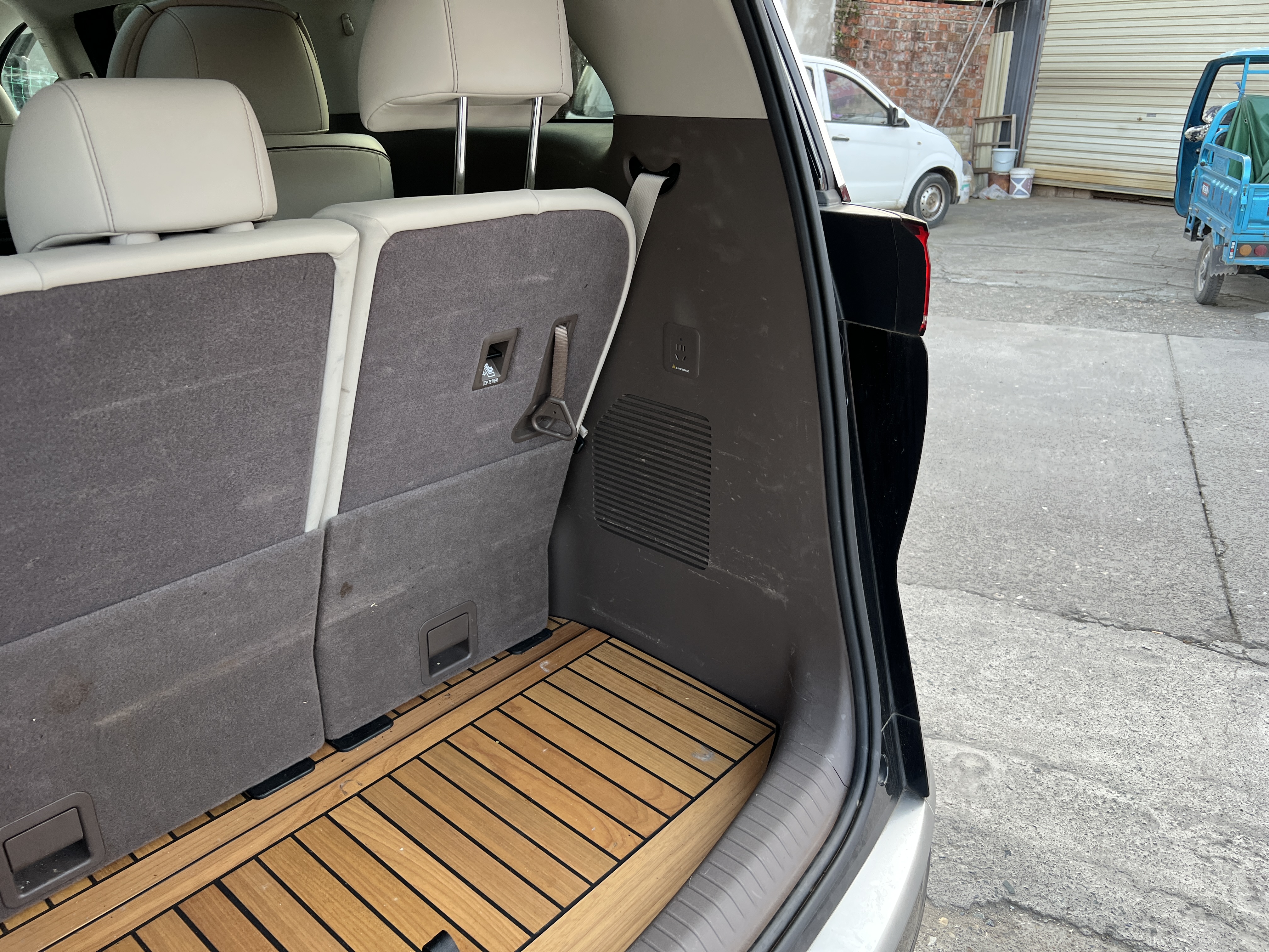 Denza D9 2023 صورة سيارة #59