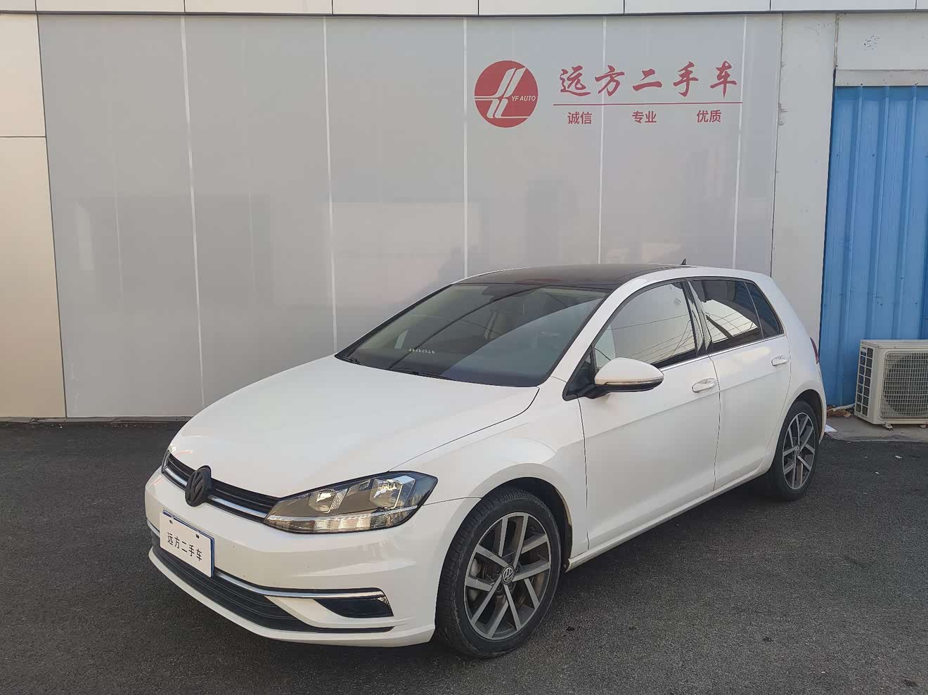 Volkswagen Golf 2020 car image 