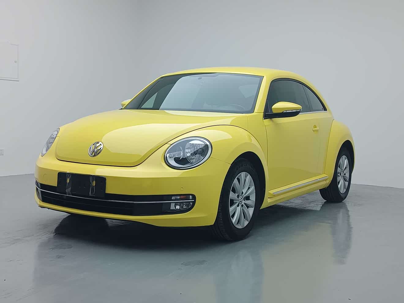 Volkswagen Beetle 2015 Volkswagen Beetle 2015 immagine di auto