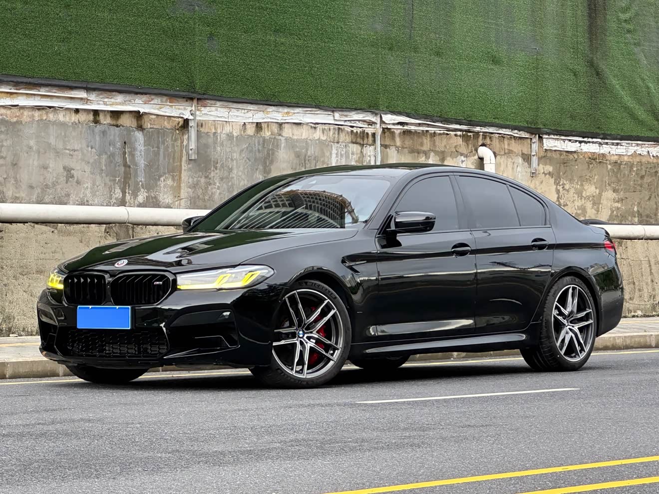 BMW M5 2023 car image 