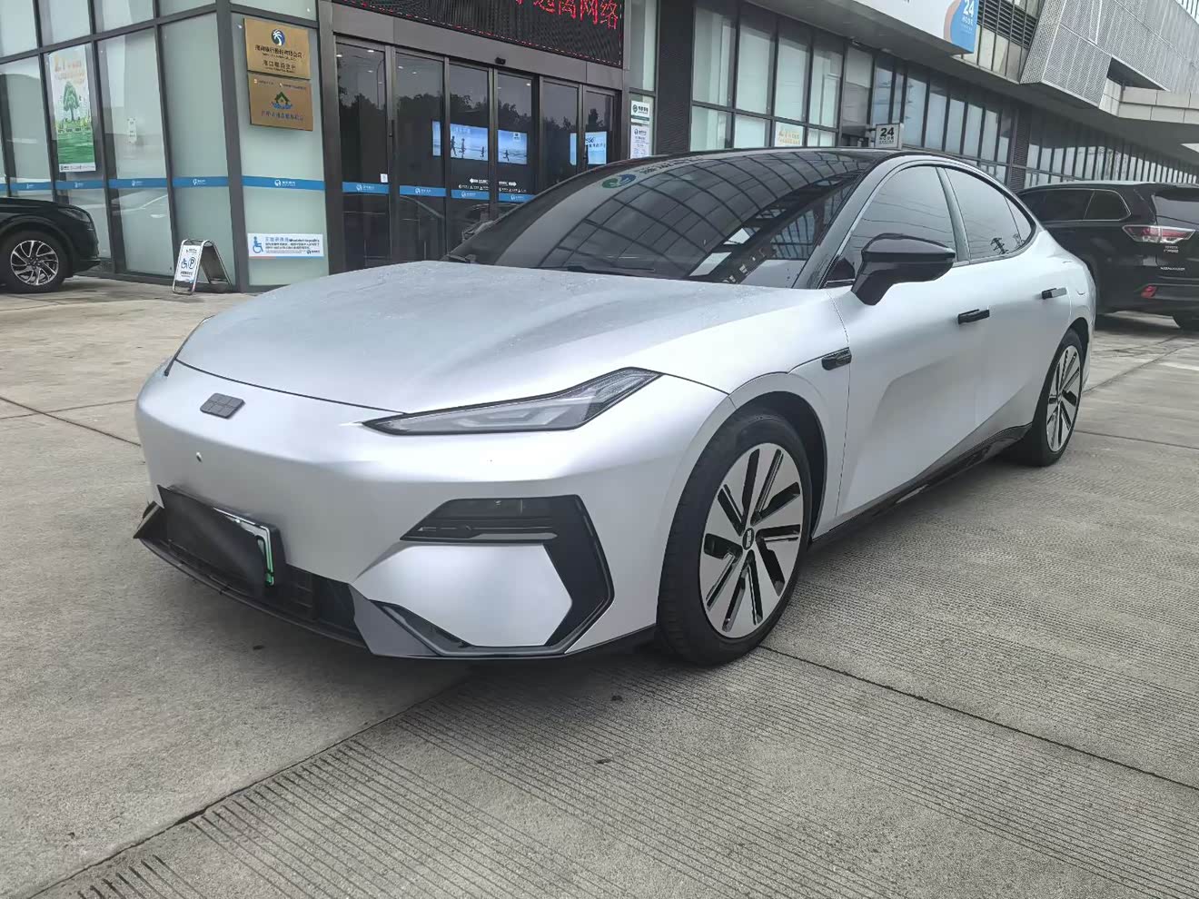 吉利汽车 银河E8 2024 汽车图片 