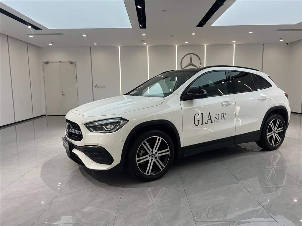 Mercedes-Benz GLA Class 2022 car image 
