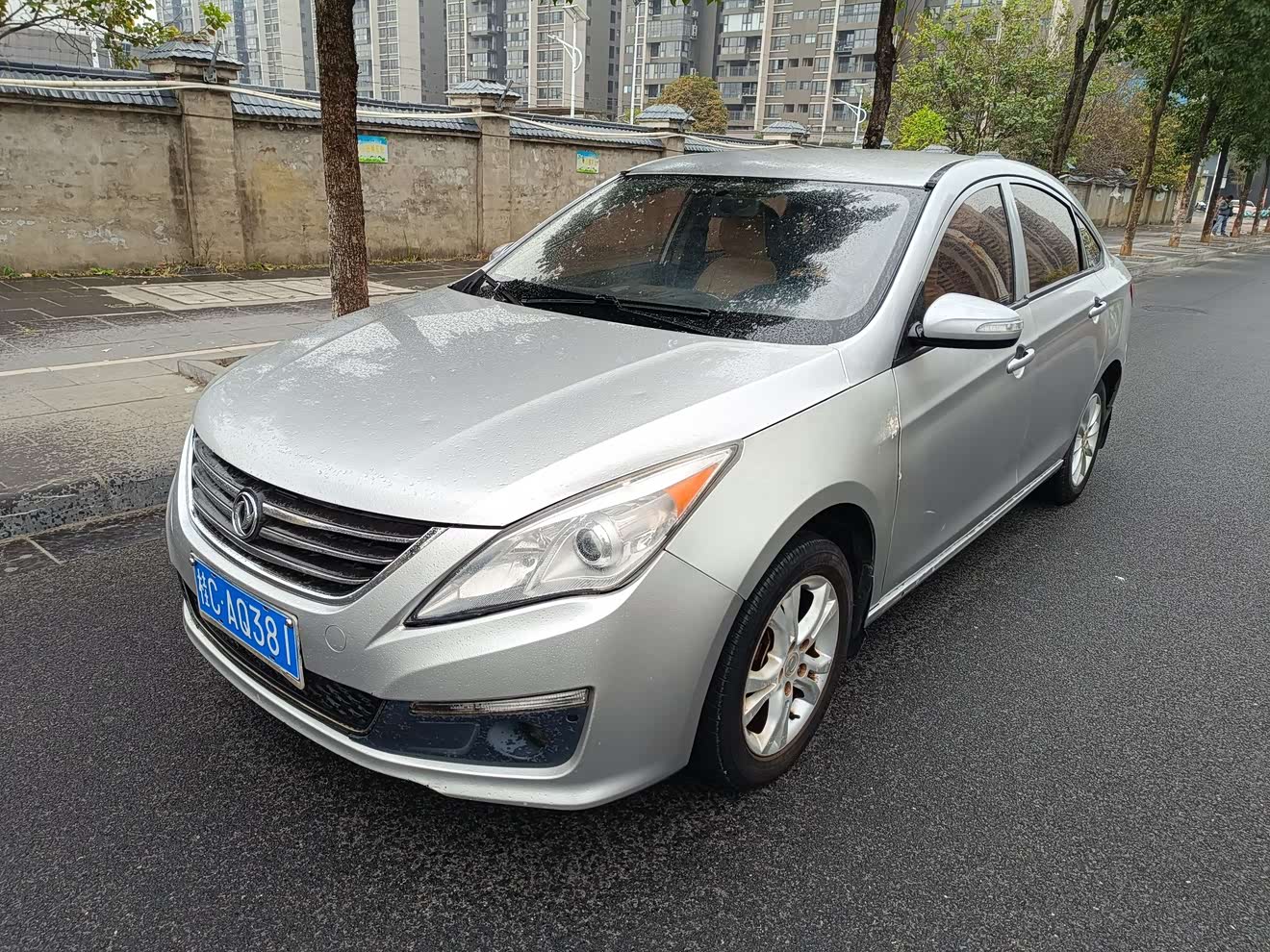 Forthing JOYEAR S50 2015 Forthing JOYEAR S50 2015 immagine di auto