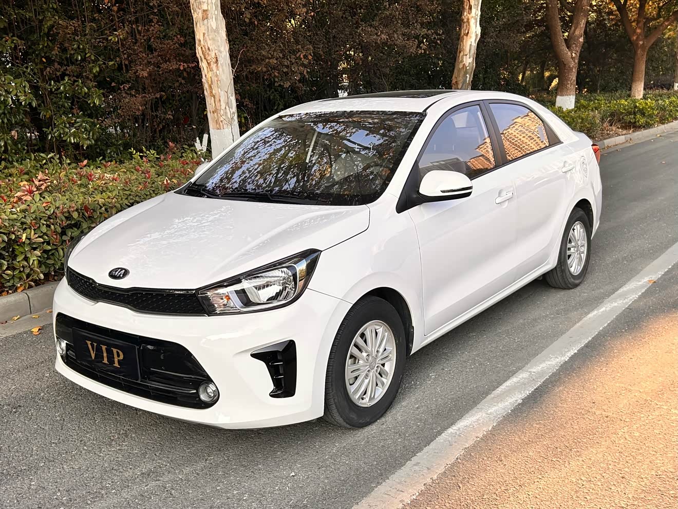Kia 2019 Kia 2019 car image