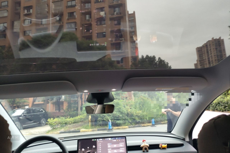 Tesla Model Y 2025 #20 Tesla Model Y 2025 car image #20