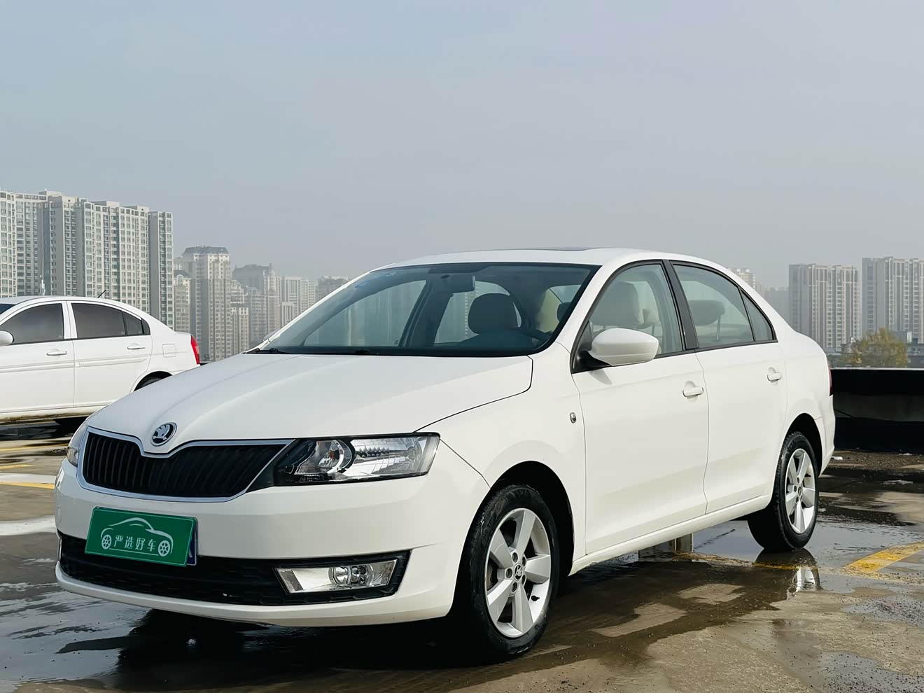 Skoda Rapid 2015 Skoda Rapid 2015 car image