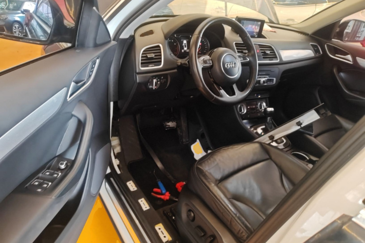 Audi Q3 2015 #16 Audi Q3 2015 car image #16
