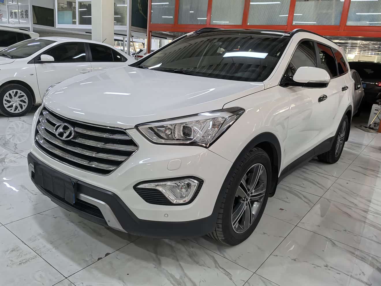 Hyundai Grand Santa Fe 2014 car image 