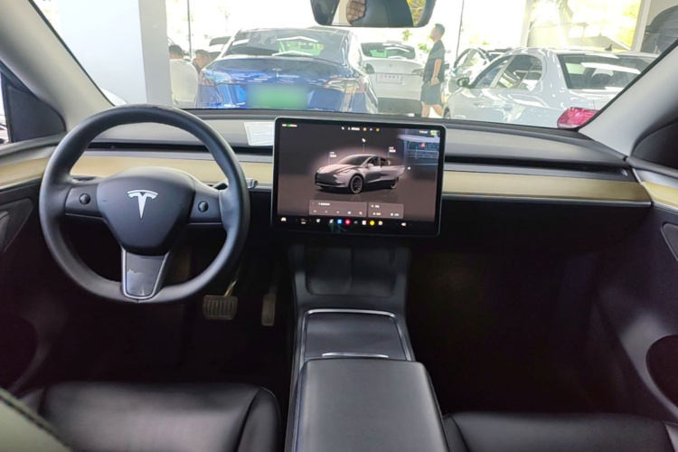 Tesla Model Y 2022 immagine di auto #10