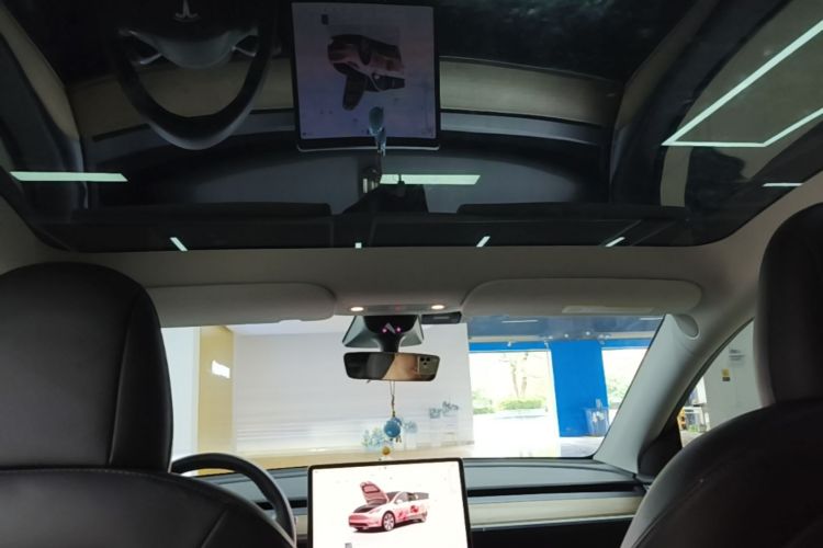 Tesla Model Y 2022 car image #18