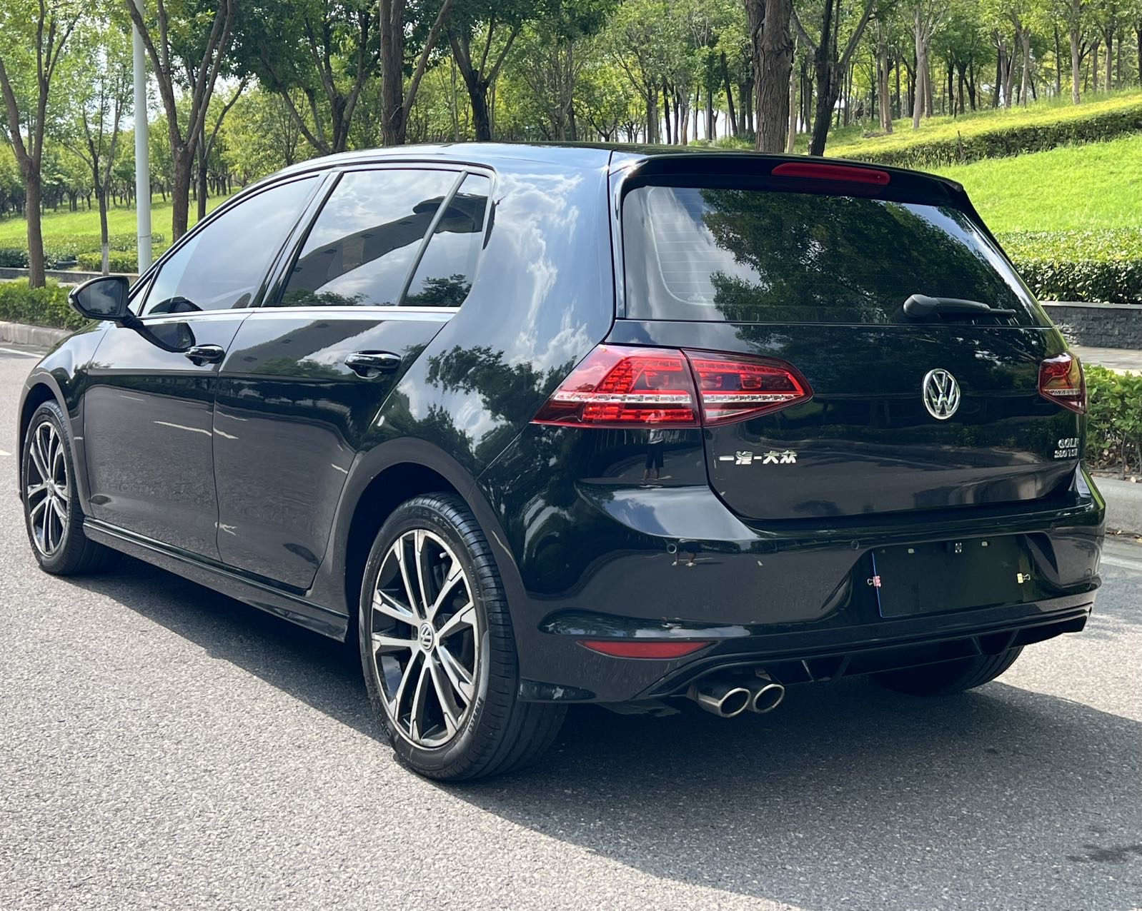 Volkswagen Golf 2017 car image #6