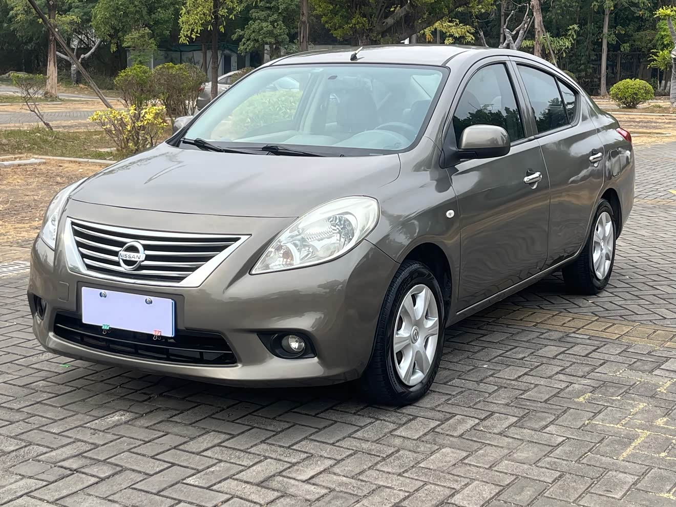 Nissan Sunny 2012 Nissan Sunny 2012 car image