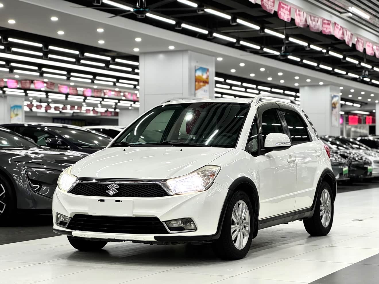 Suzuki SX4 2015 汽车图片 