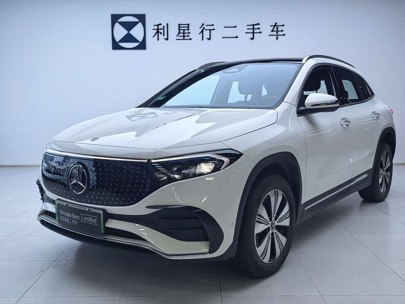 Mercedes-Benz EQA Class 2024 immagine di auto 