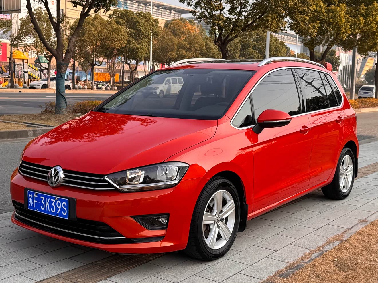 Volkswagen Golf Sportsvan 2017 Volkswagen Golf Sportsvan 2017 car image