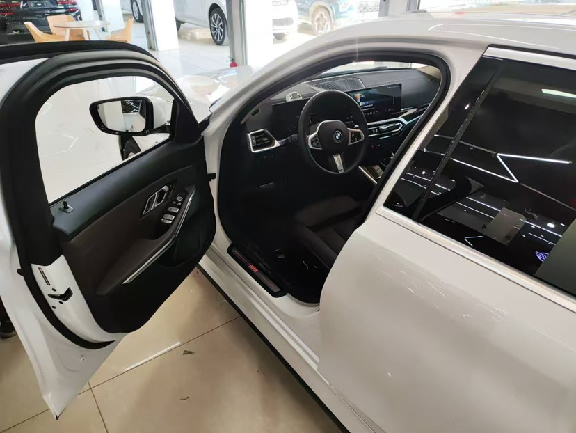 BMW i3 2024 car image #3
