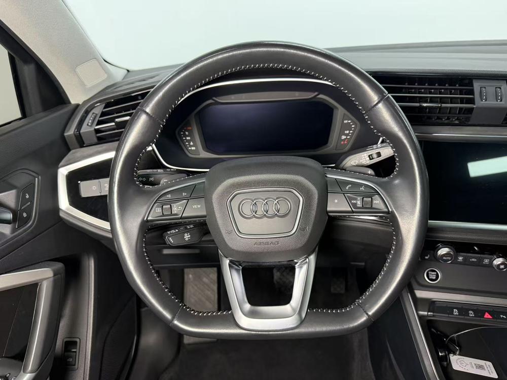 Audi Q3 2022 car image #14