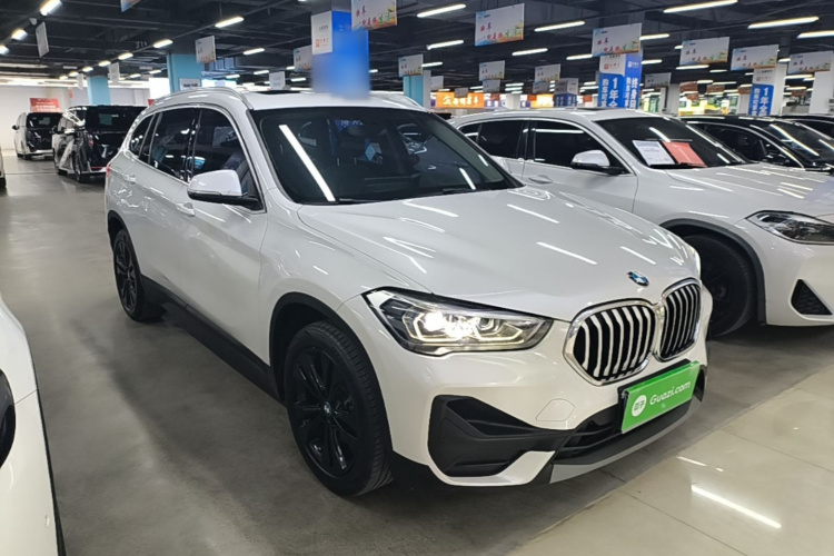 BMW X1 2021 صورة سيارة #4