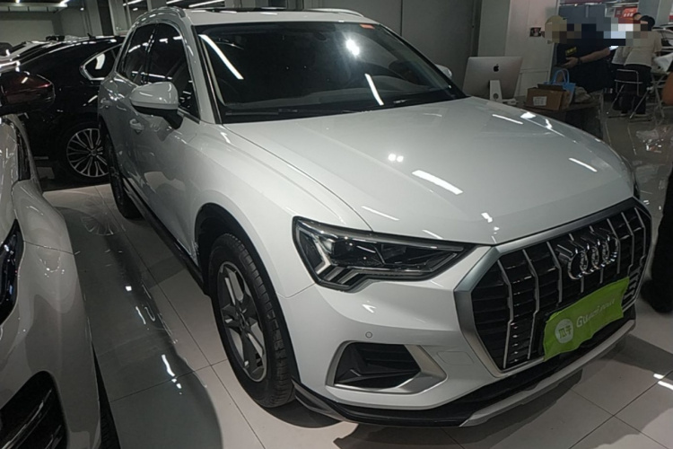 Audi Q3 2021 car image #4