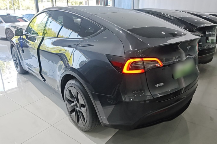 Tesla Model Y 2025 #7 Tesla Model Y 2025 immagine di auto #7