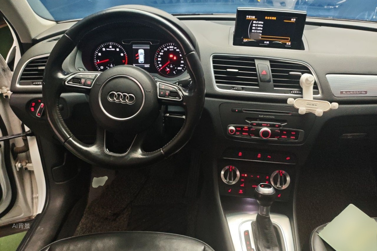 Audi Q3 2016 car image #12