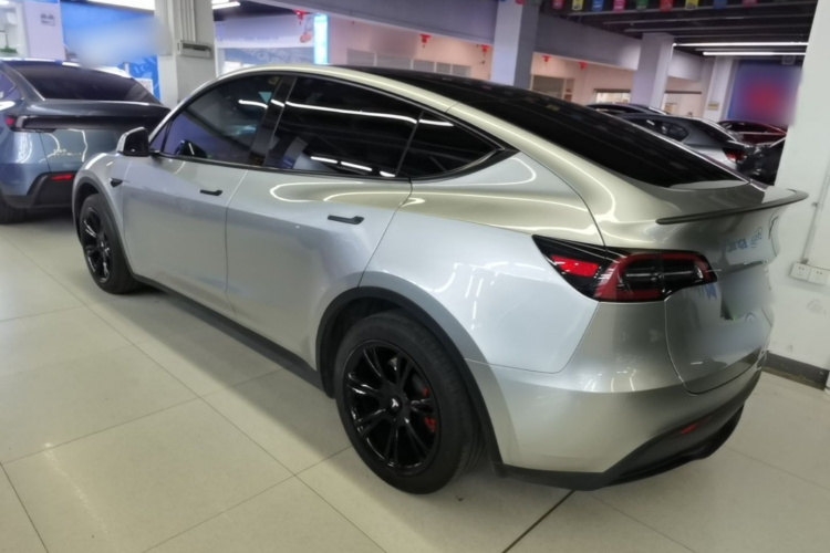 Tesla Model Y 2024 #5 Tesla Model Y 2024 صورة سيارة #5
