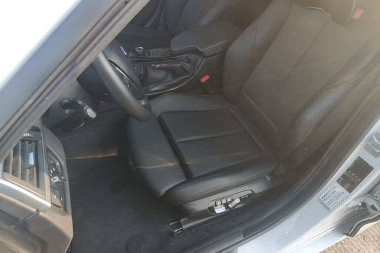 BMW 3 Series GT 2018 car image #15