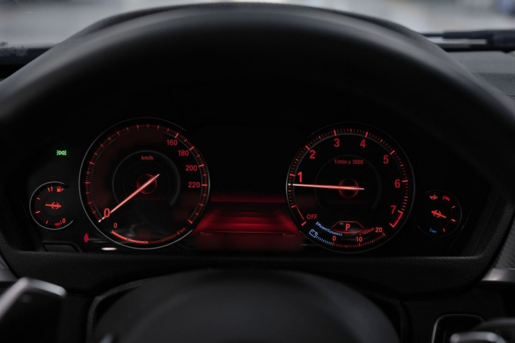 BMW 3 Series 2018 car image #14