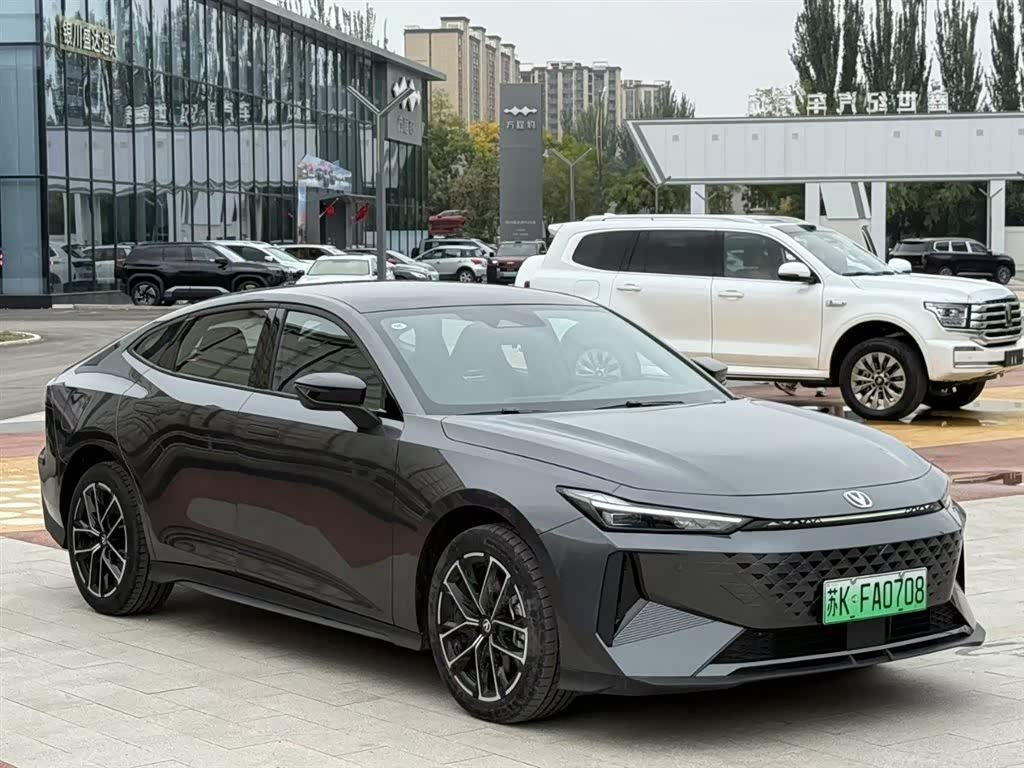 Changan UNI-V iDD 2025 car image 