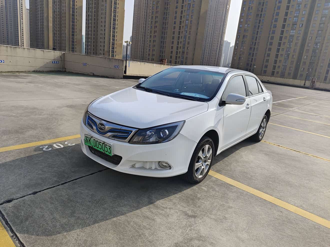 BYD e5 2017 car image 