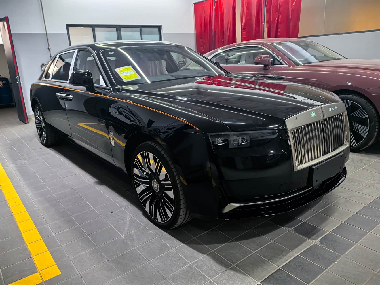 Rolls-Royce Rolls-Royce car image
