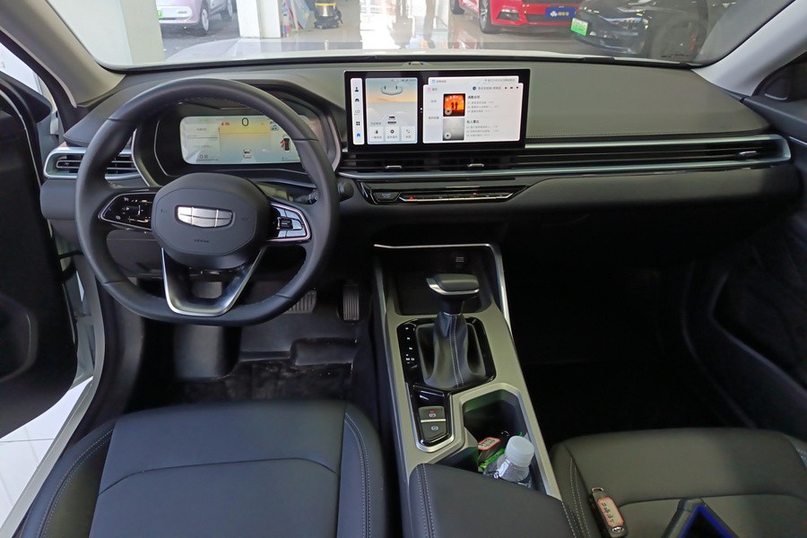 GEELY Emgrand 2025 #4 GEELY Emgrand 2025 car image #4